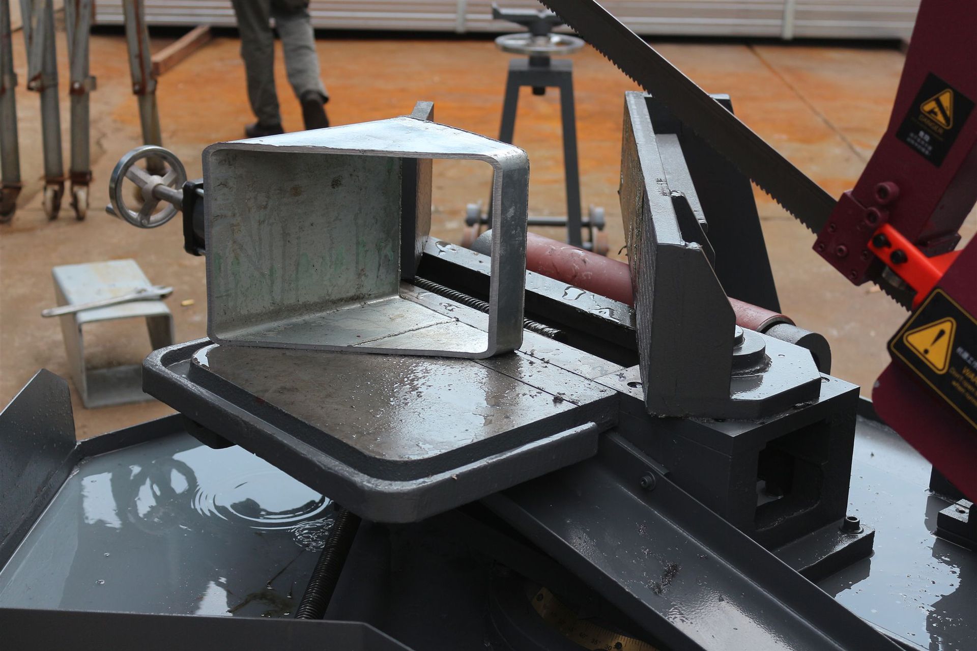 锯力煌锯床gb4028x旋转卧式金属带锯床 金属下料机 切管机