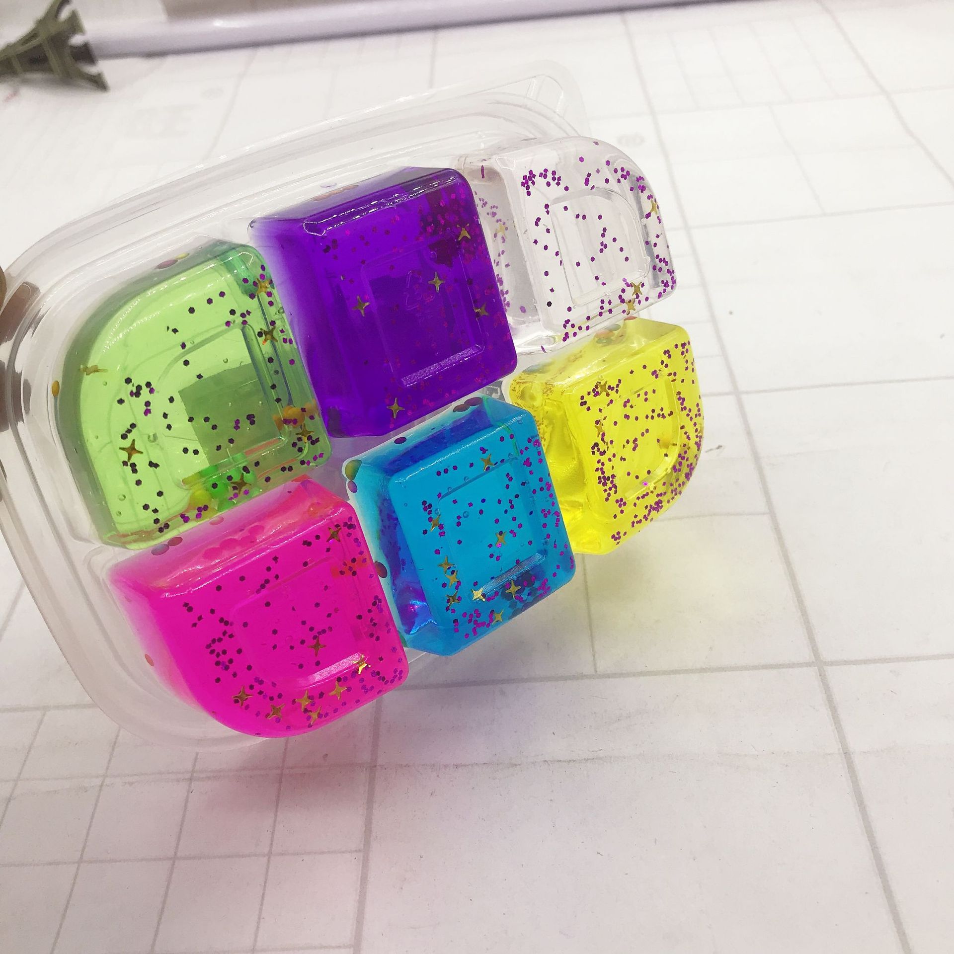 6色六格起泡胶越晚越大的水晶泥胶两元店开店货源