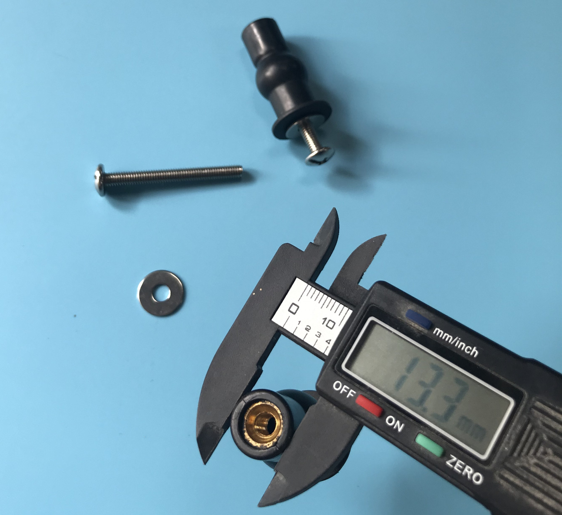 7毫米橡胶膨胀螺丝盖板螺栓 通用型配件智能盖板上装