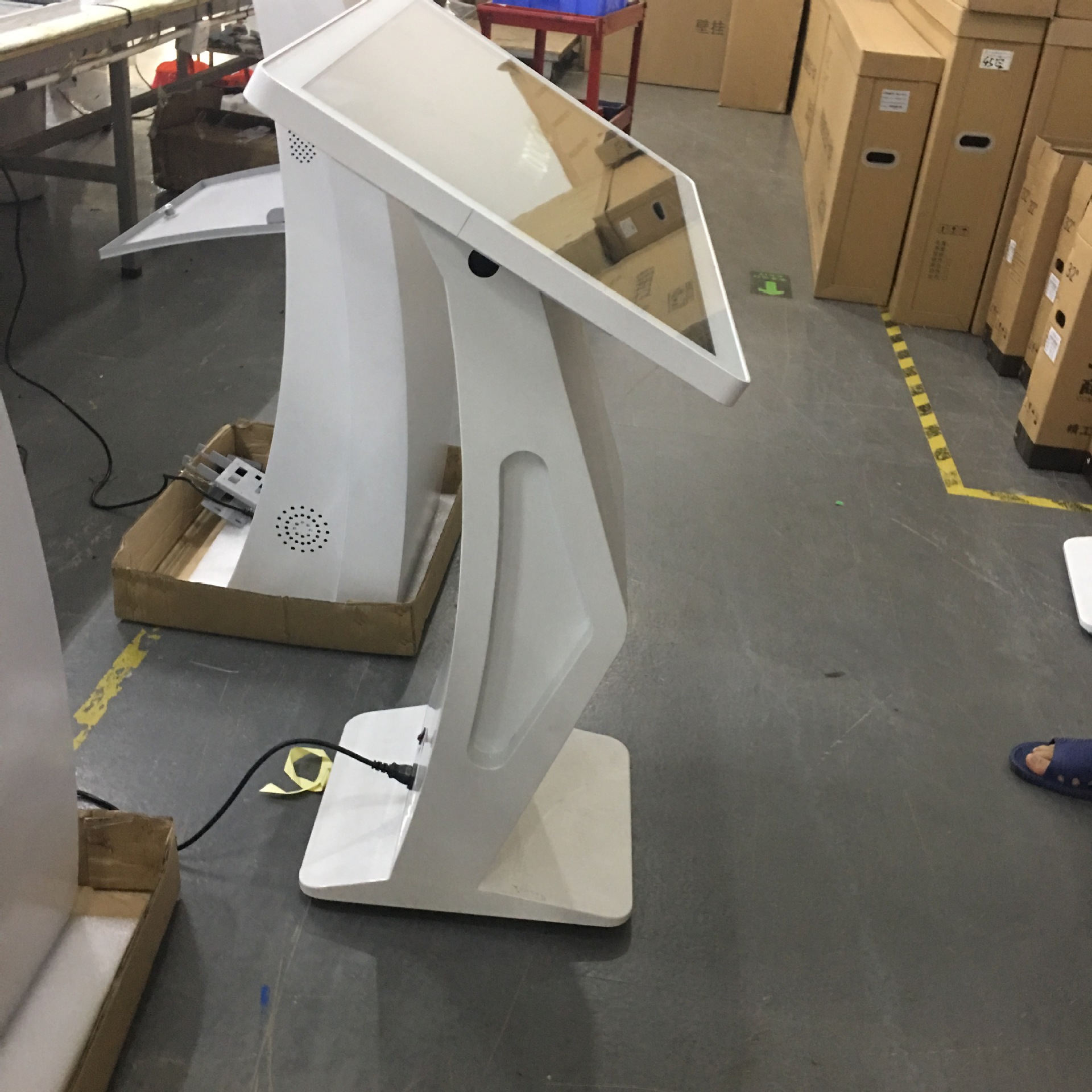 32寸卧式电容触摸一体机 安卓电脑触摸显示屏 液晶触控展示终端