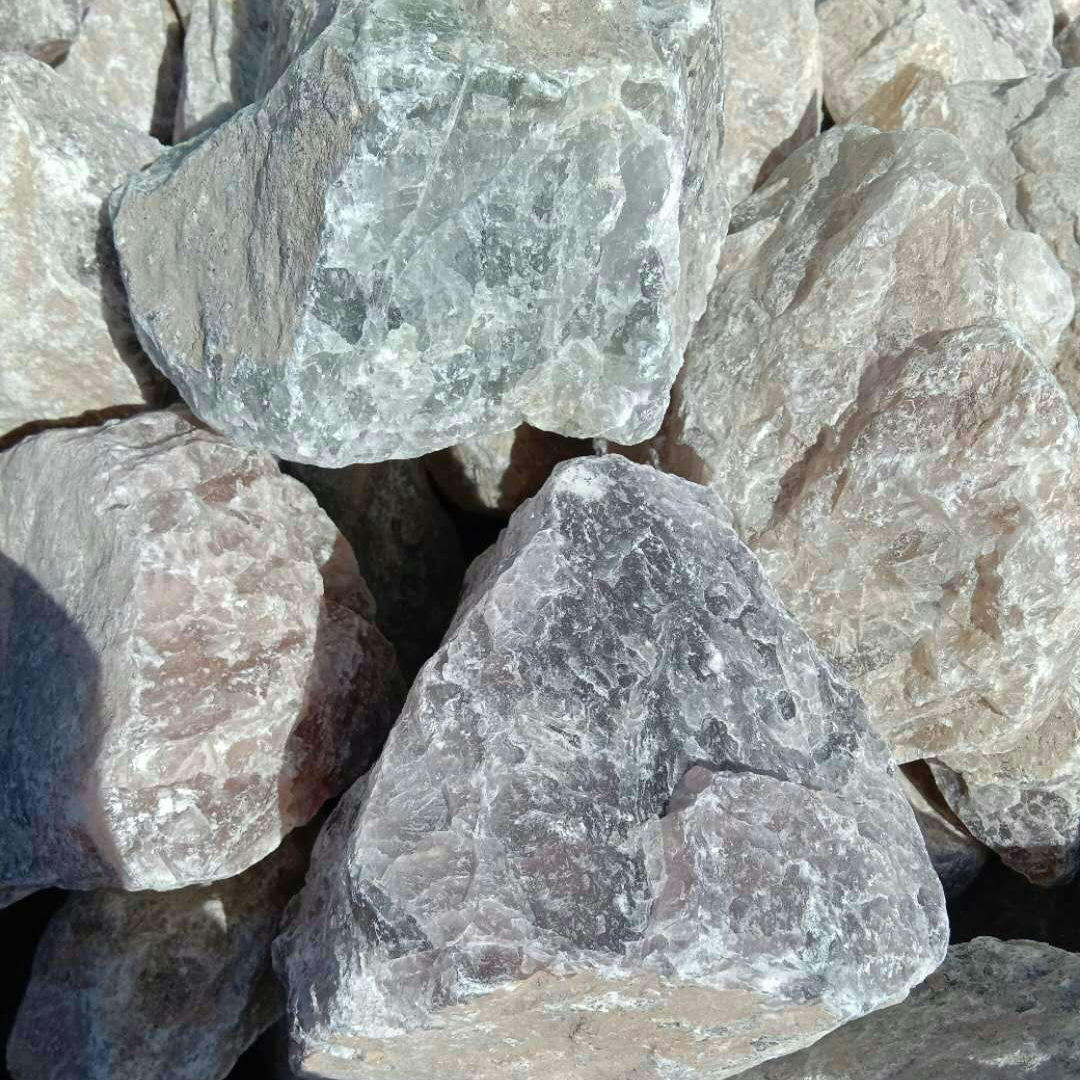 厂家批发彩色萤石七彩萤石原矿高纯度萤石碎萤石矿供应