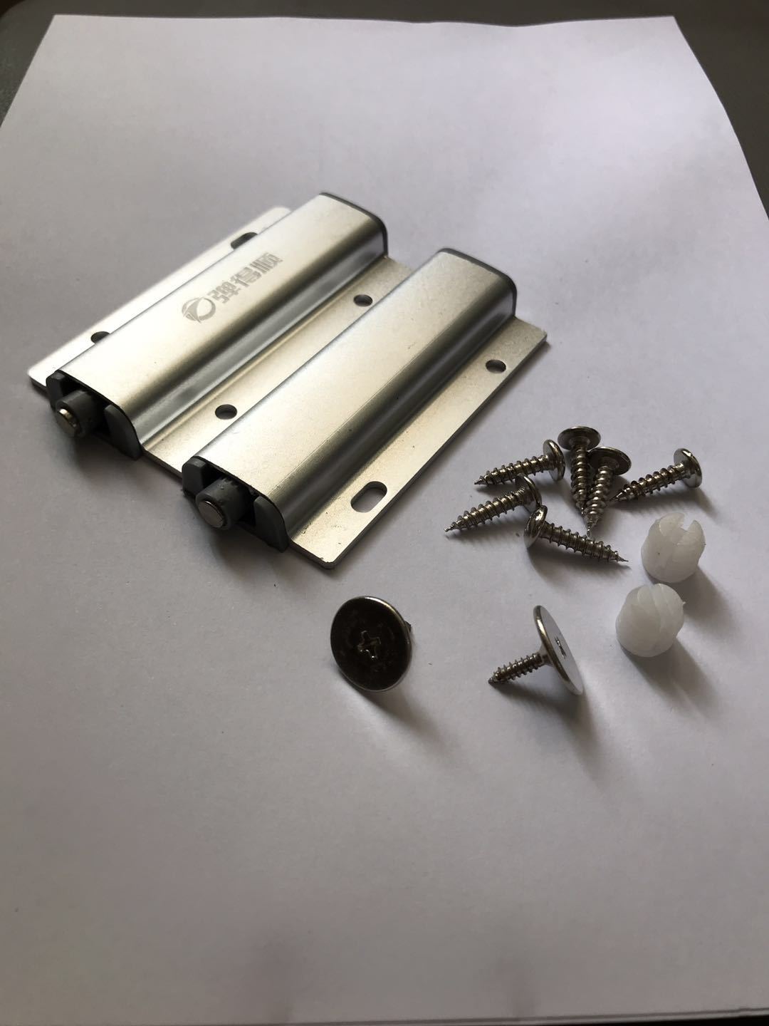 铝壳带磁双头免拉手反弹器柜门抽屉一按就弹暗藏器