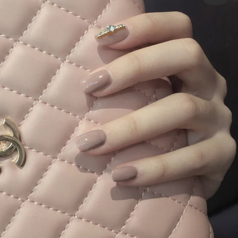 假指甲贴片穿戴美甲图片带钻链条女短款奶茶色拆卸手甲片成品