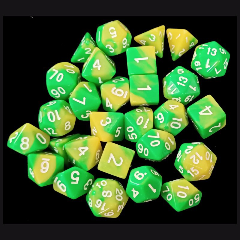 厂家定制亚克力多面混色骰子7粒双色套装休闲色子塑料筛子