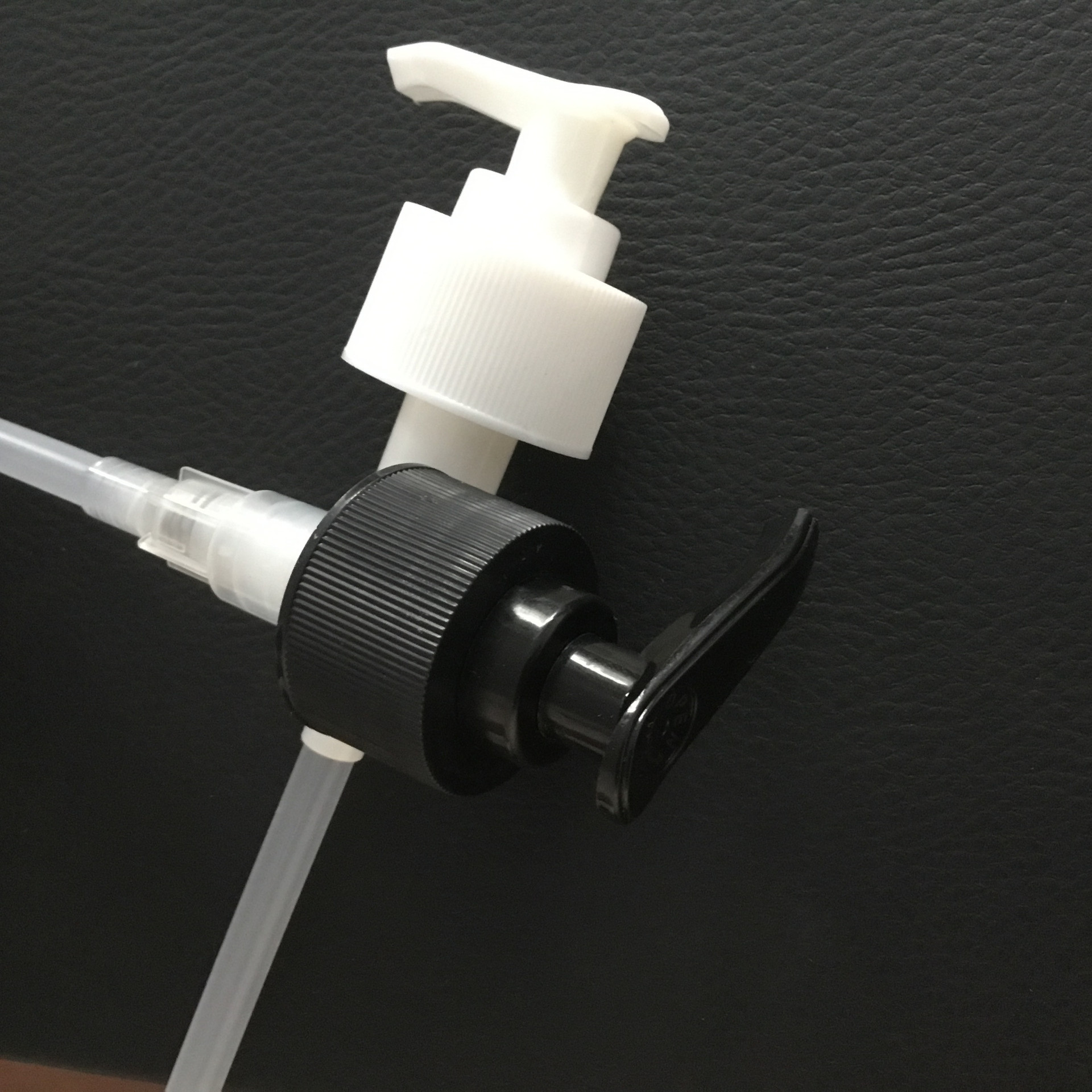 厂家直销 乳液泵 沐浴露洗洁精压泵 洗手液泵头 洗发水螺纹泵头