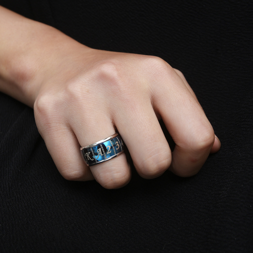 新款可转动扑克牌戒指不锈钢个性娱乐纸牌男士指环钛钢时尚手饰