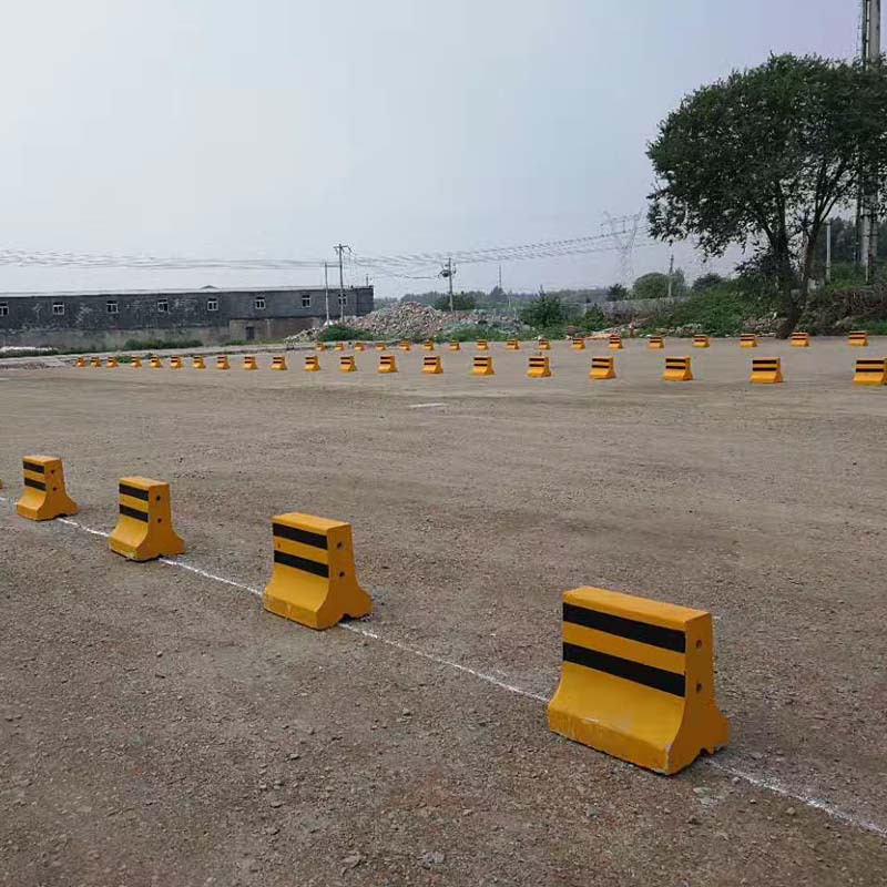 道路水泥隔离墩 防撞墩 混凝土防撞墩 道路安全防撞水泥墩