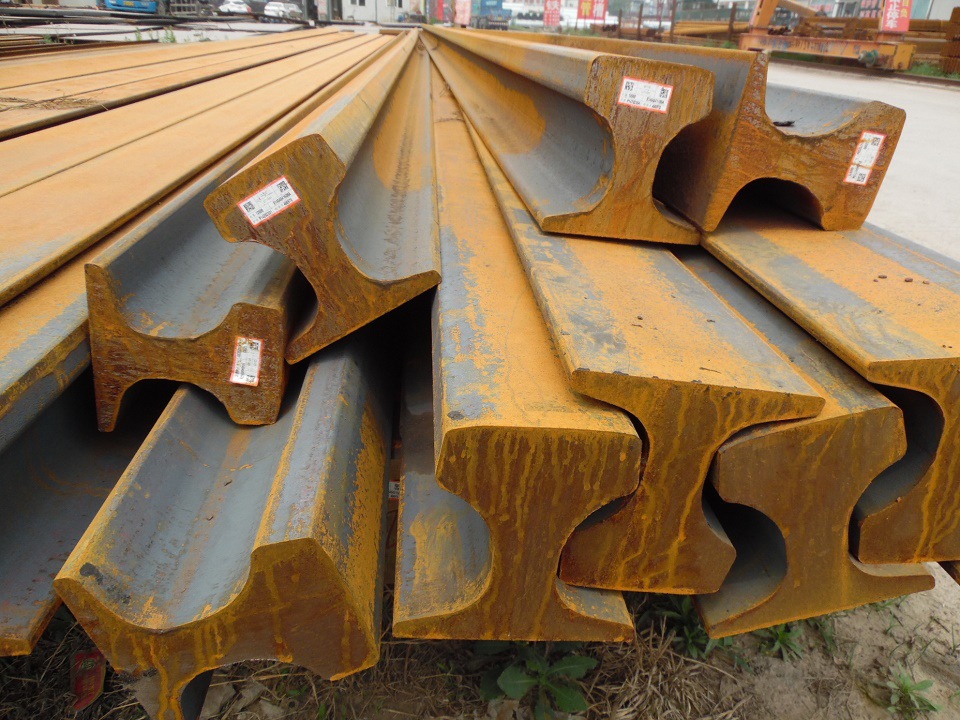 湖北供应qu100钢轨国标起重轨价格可定制质量保障中翔道轨