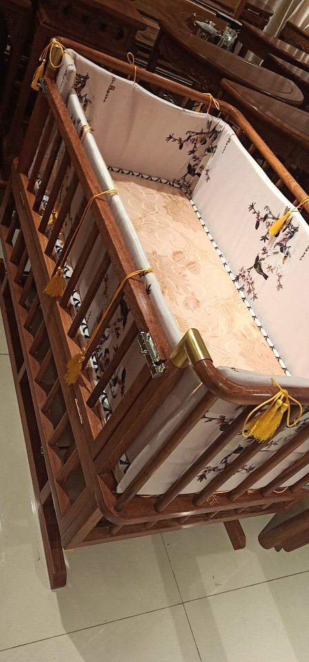 东阳红木家具新中式实木婴儿摇摇床刺猬紫檀非花小巴花红木婴儿床