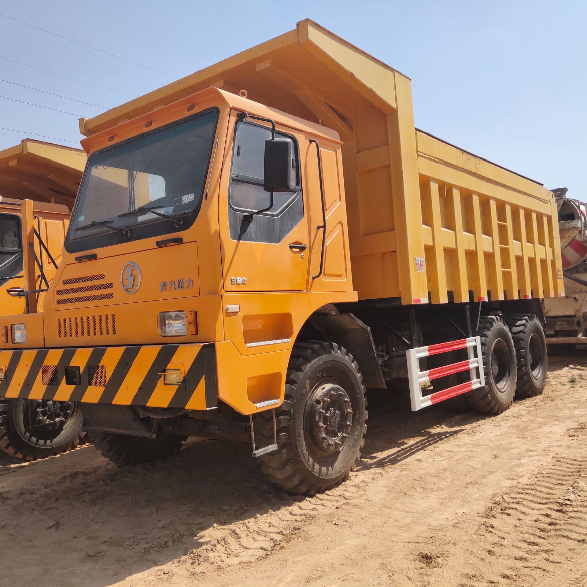 江苏泰州 各种二手工程车自卸汽车 德龙宽体土方车 箱式货车矿霸