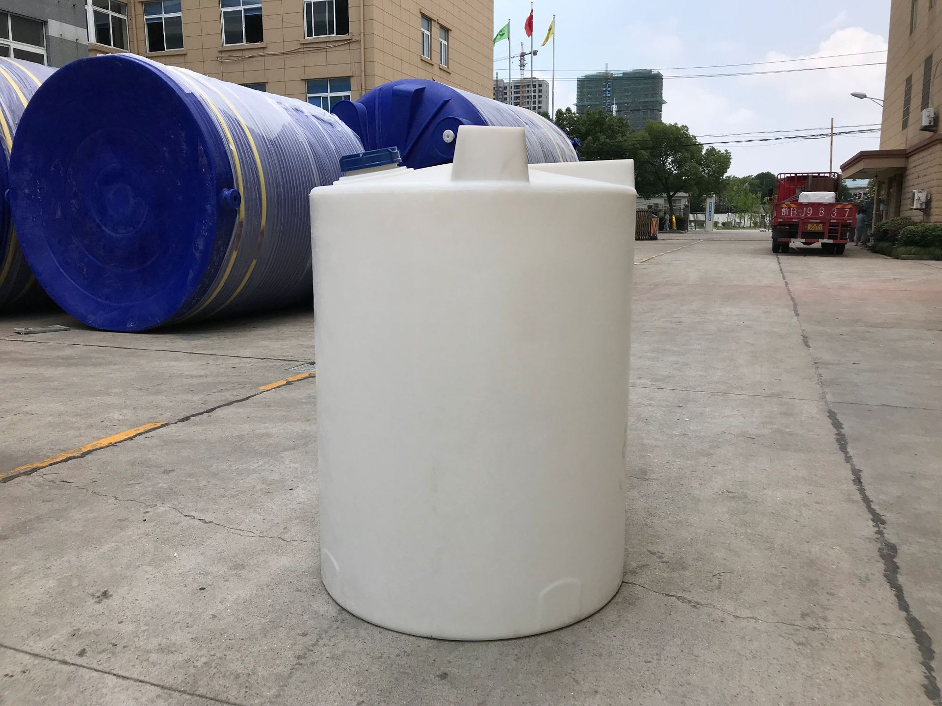 新远栋加厚加药桶 塑料搅拌桶 耐酸碱pe加药箱 工业食品级搅拌罐