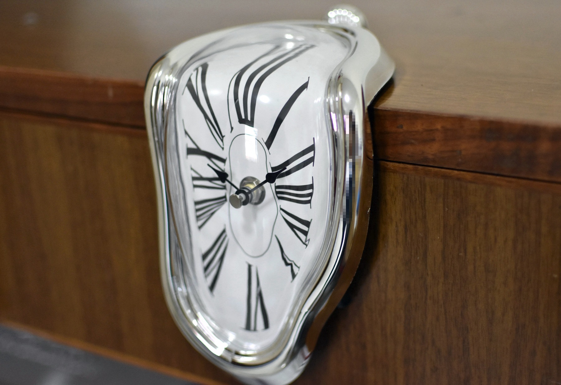 melting clock 达利融化的时钟创意扭曲挂钟 记忆的永恒的时间ins