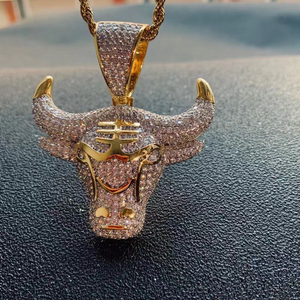 跨境货源嘻哈微镶锆石双色个性牛头嘻哈吊坠电镀男士项链