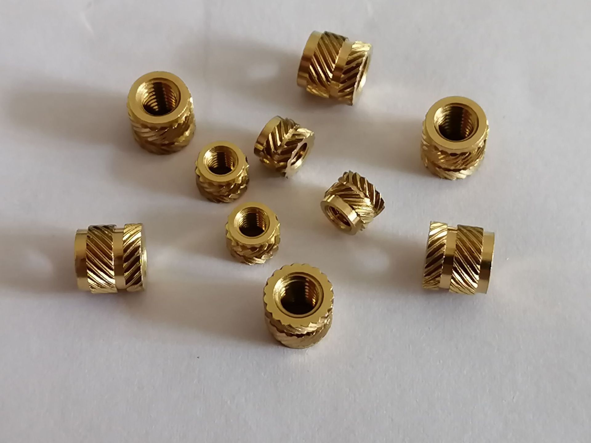 注塑铜螺母铜镶嵌件a型滚花铜螺母圆铜预埋件圆筒滚花螺母m2-m10