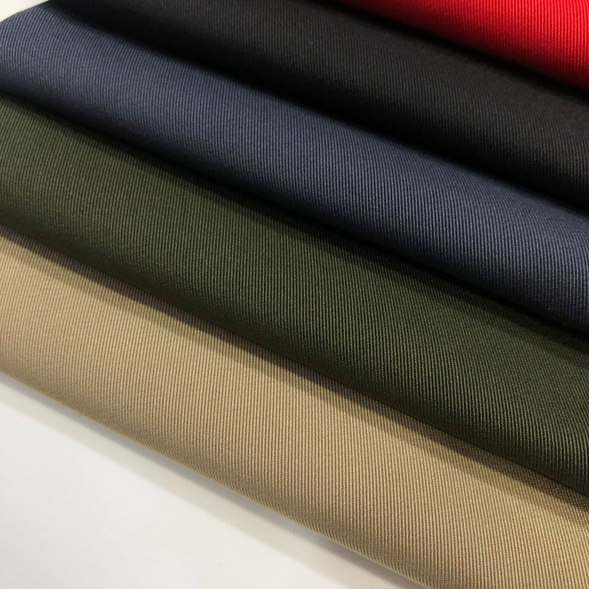 现货t400斜纹派克服面料 涤纶面料防水布 风衣面料 外套夹克面料