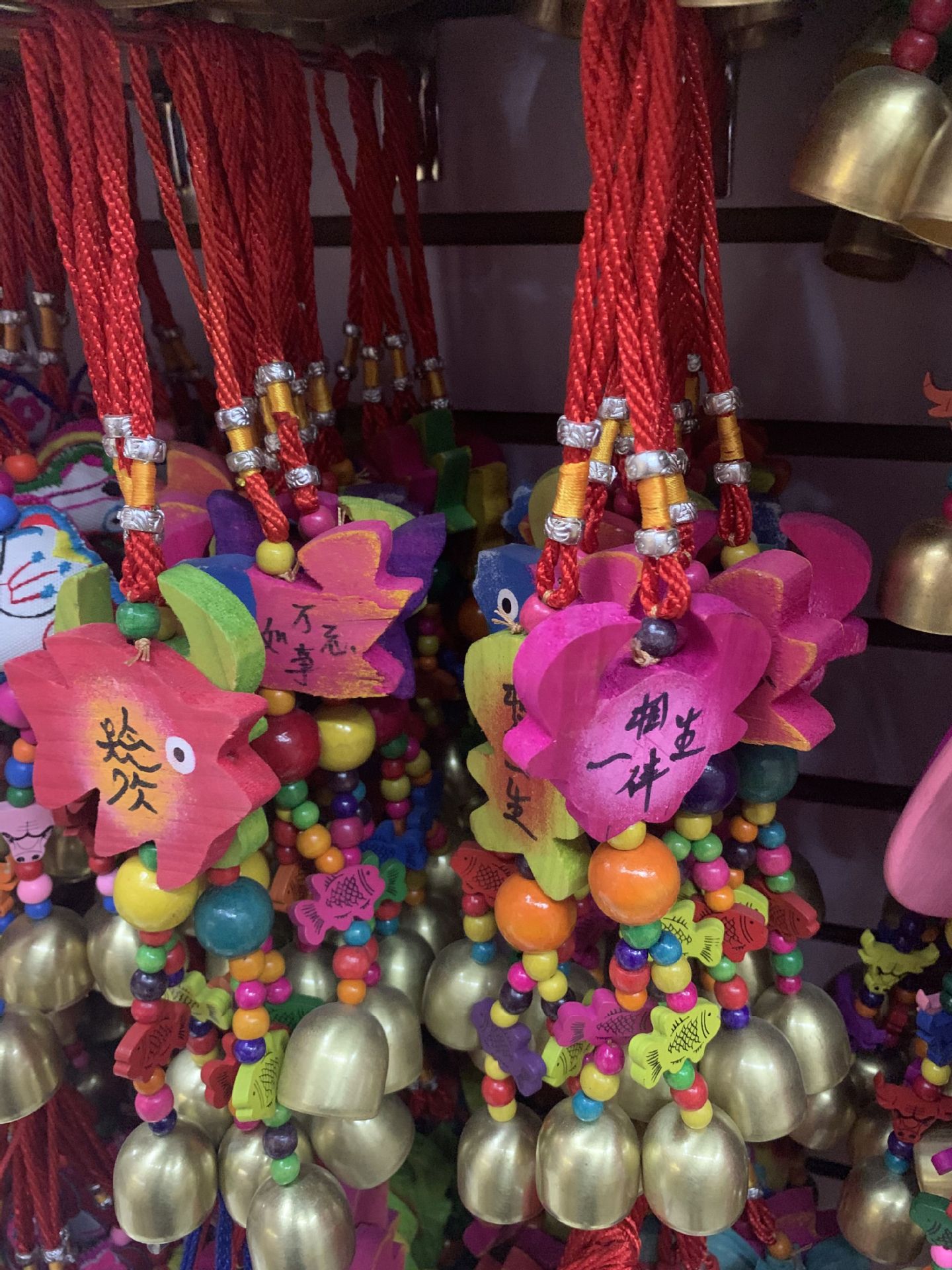 云南民族特色旅游手工艺品景区纪念品东巴挂件 手工彩色木刻双铃