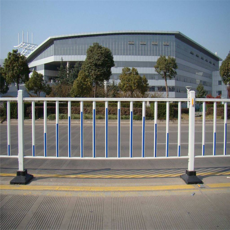 马路中央道路隔离市政护栏人行道道路隔离u型护栏车辆防撞护栏