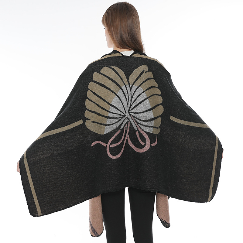 外贸欧美三只蝴蝶斗篷大披肩开叉旅游两用加厚保暖多功能围巾批发