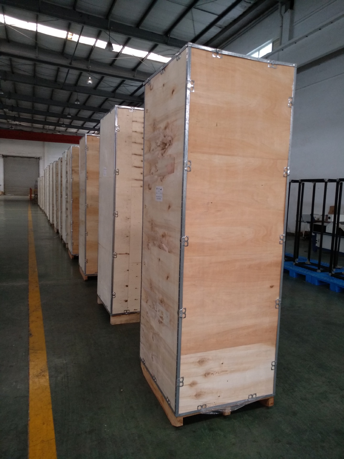 成都钢带大木箱钢边木箱钢扣木包装木包装箱机器包装设备包装