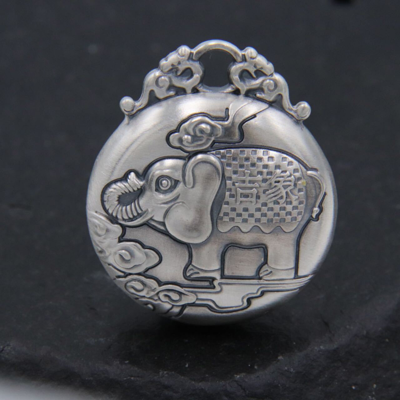 999足银吉祥大象圆牌吊坠 纯银复古吉祥立体双面小象毛衣项链坠子