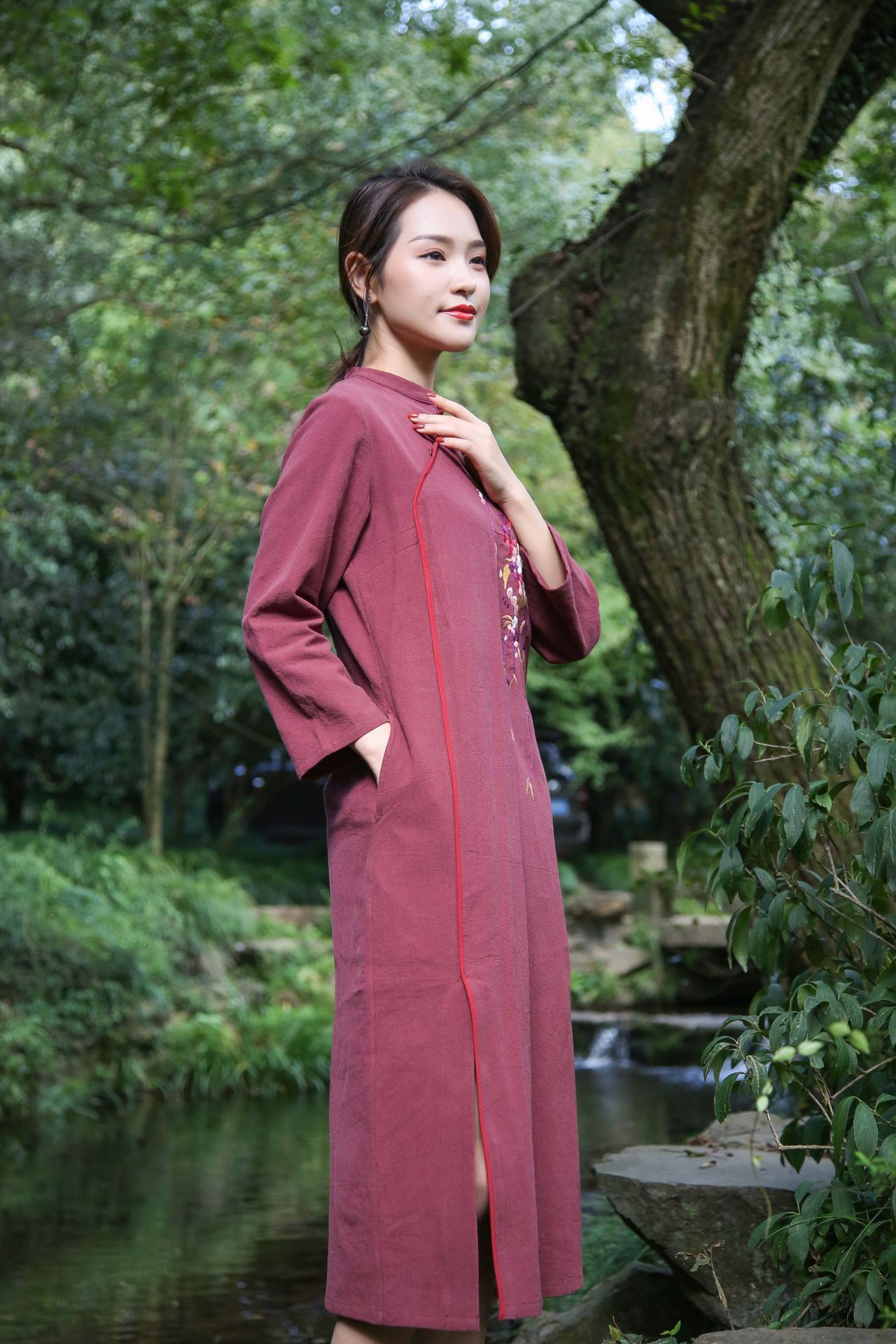 山自在女装夏季亚麻棉麻刺绣旗袍中式连衣裙袍子 长袖90876