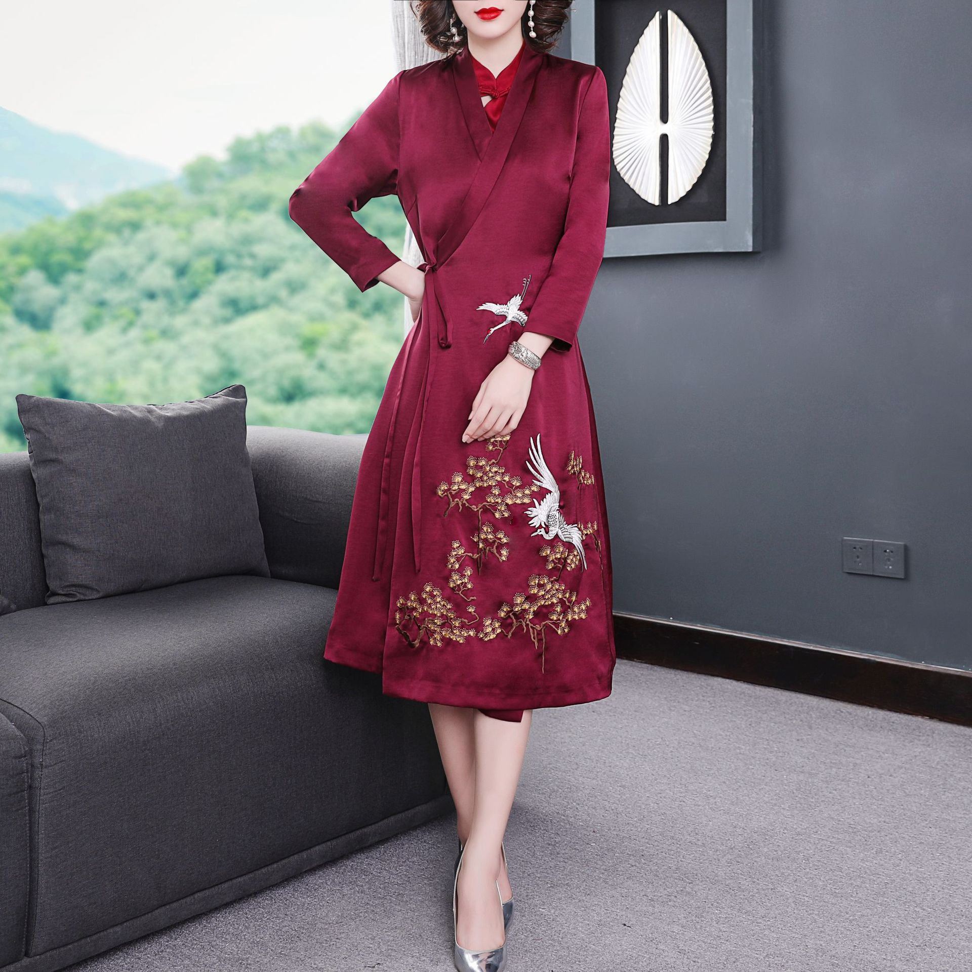 秋装新款中国风刺绣中式汉服茶服复古长款唐装改良版连衣裙(货号 sg