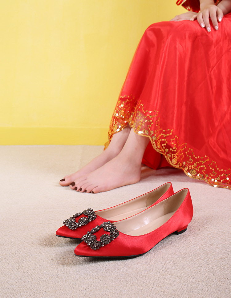 新娘鞋浅口水钻平底鞋平跟春款尖头婚鞋2019新款结婚方扣单鞋女鞋