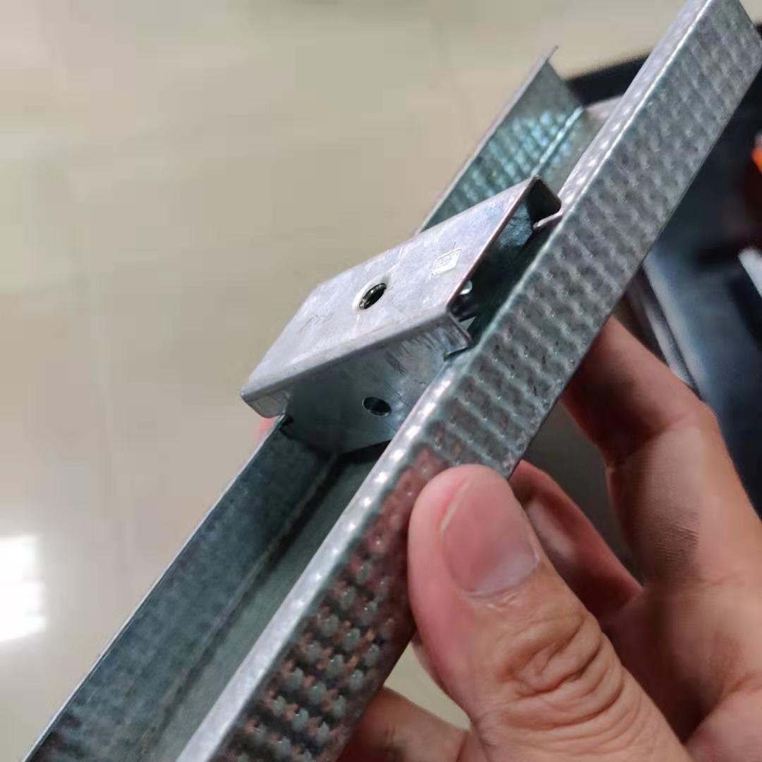 出口定制外贸轻钢龙骨厂家f47付骨卡件挂件吊顶系统