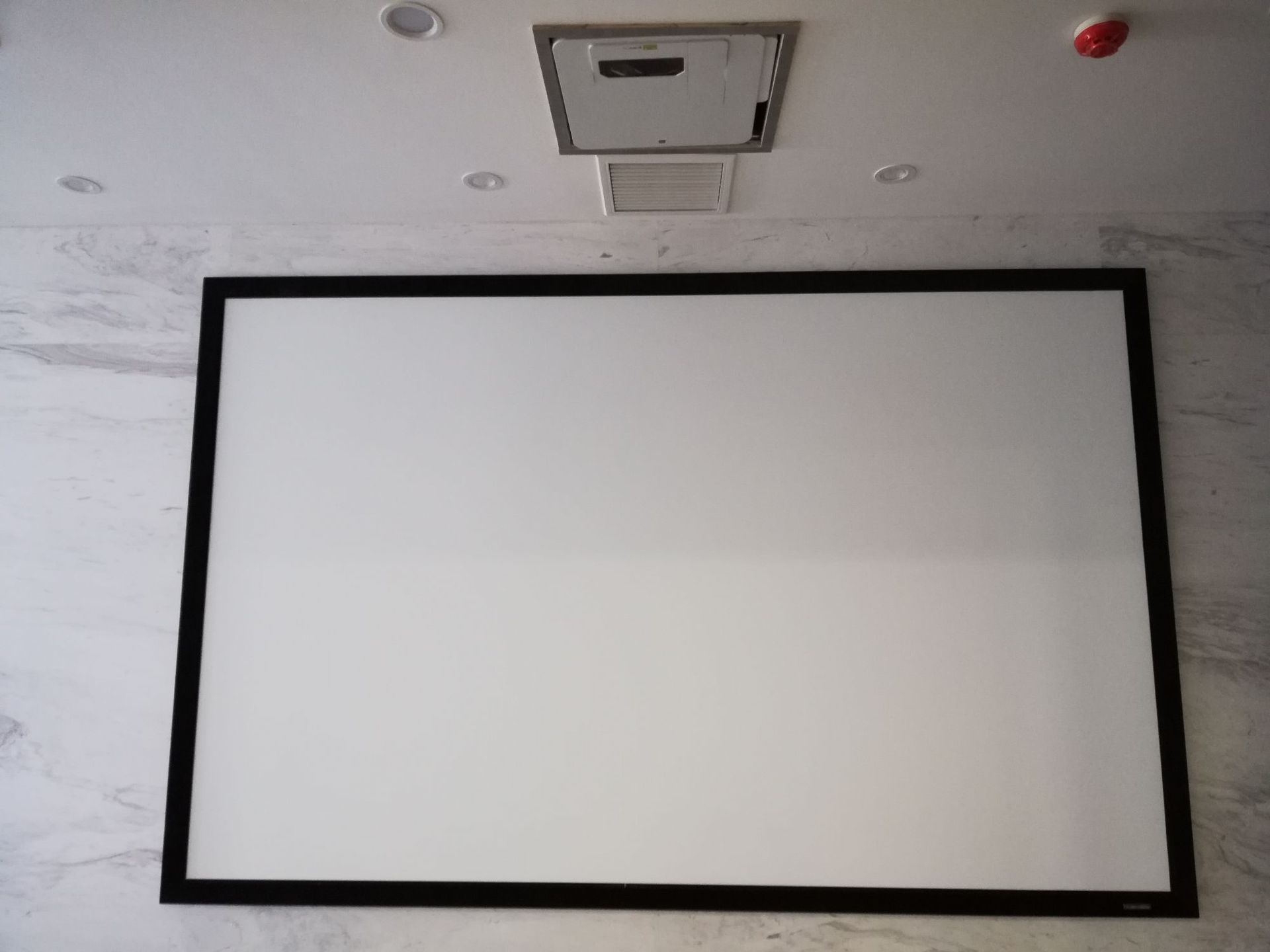 100寸画框幕布武汉工程幕布会议展览宣传宽窄边框幕布白幕