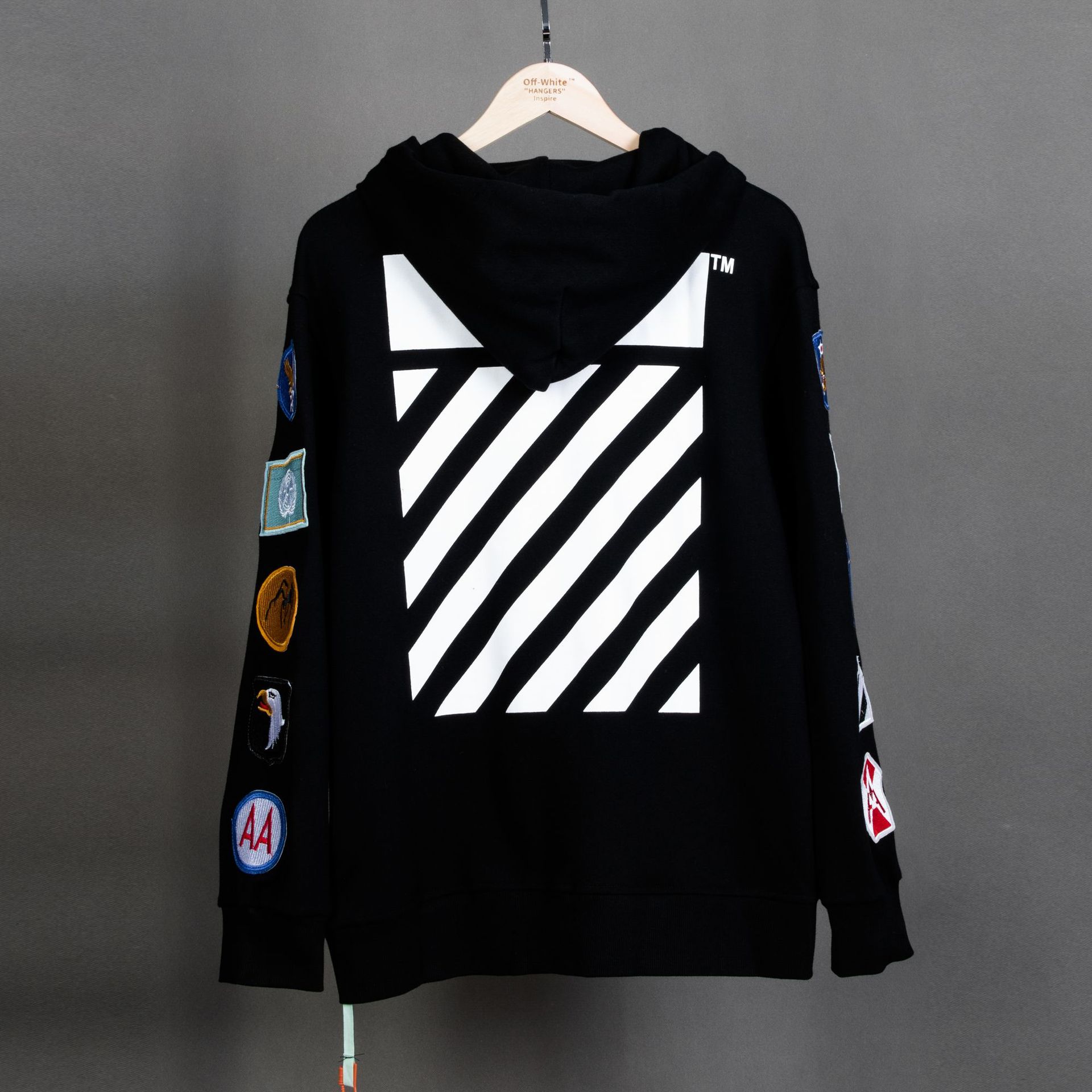 ow潮牌off white 2019经典刺绣勋章情侣男女同款纯棉连帽拉链卫衣