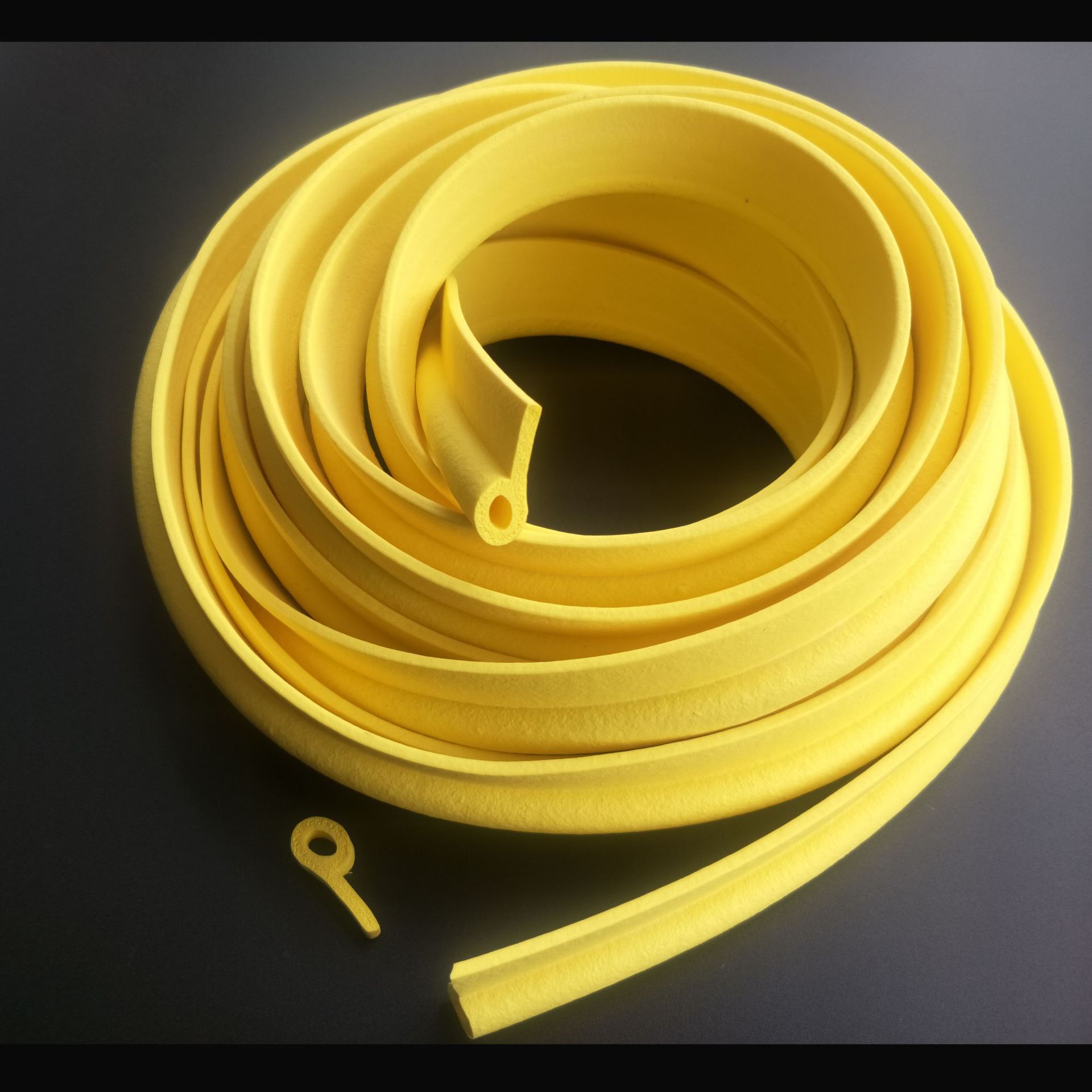 厂家直销橡胶密封条机械门密封条 海绵密封条 黄色p型硅胶发泡条