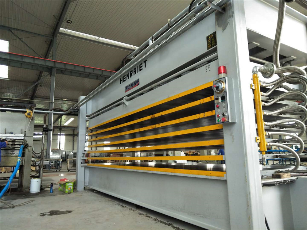 聚氨酯设备环戊烷防爆发泡板多层压机 亨力特生产大型层压机厂家