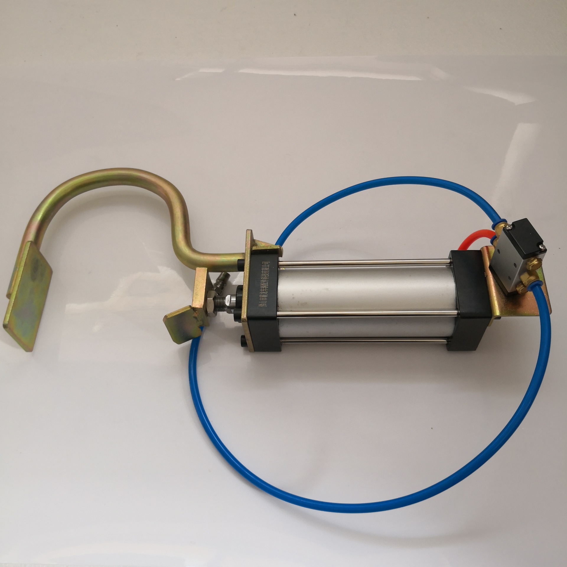 电动车摩托车l轮胎压胎工具气动夹胎钳工具气动扒胎钳气动夹胎钳