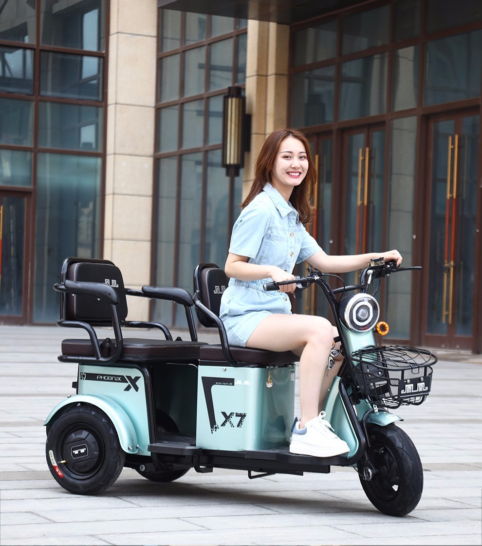 电动三轮车新款家用小型电瓶休闲助力接送孩子成年老人代步车