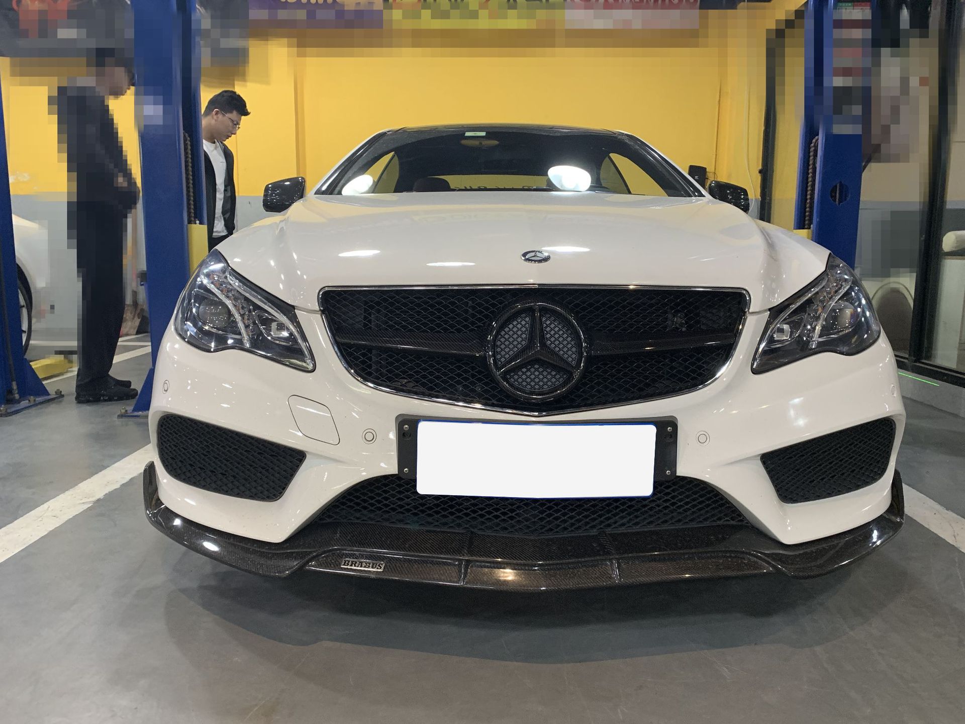 w207奔驰e级e260 e350 coupe 改装巴博斯碳纤维前唇侧裙带灯后唇