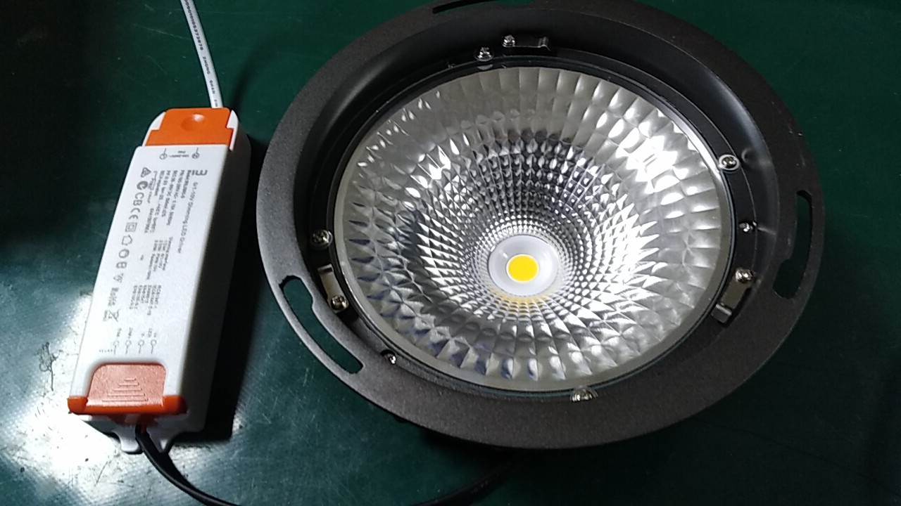 供应新款led高端私模酒店商场家用调光筒灯射灯30wcob