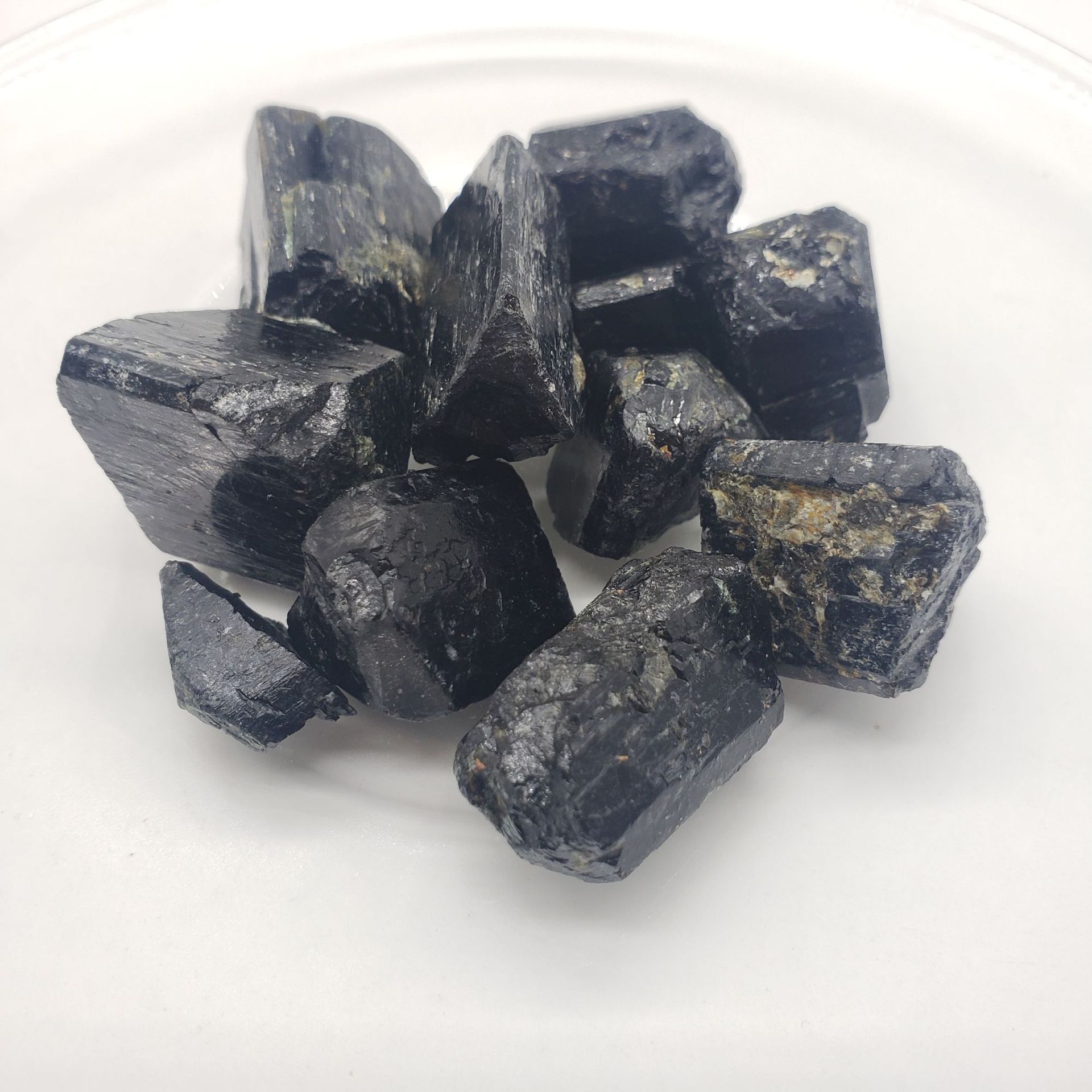 厂家供应 电气石 新疆晶体电气石 黑色电气石颗粒 托玛琳颗粒