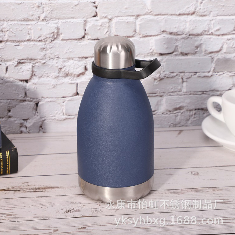 New Arrival Outdoor Travel Stainless Steel Thermal Pot Large Capacity Vacuum Cup with Handle Big Belly Plastic Spray Coke Bottle