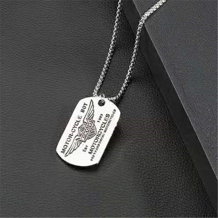 街头潮人hiphop长款军牌项链男女毛衣链配饰韩版个性嘻哈吊坠礼物