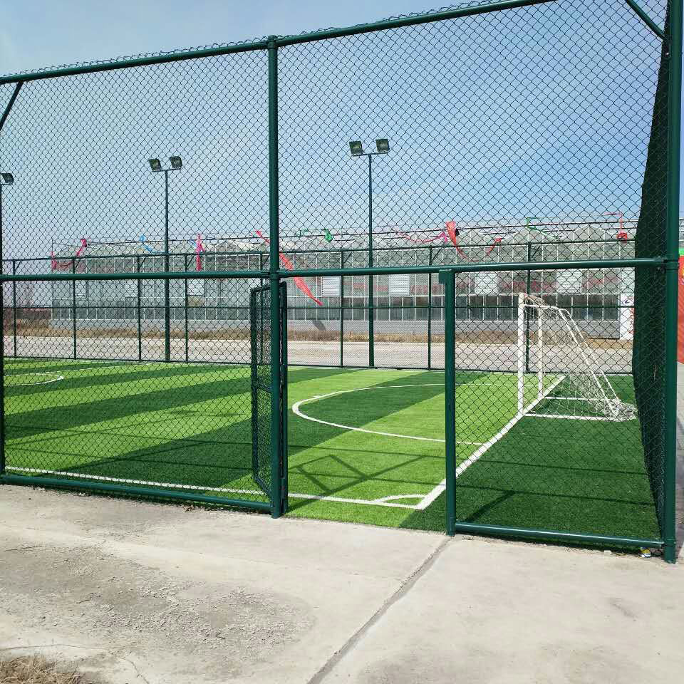 厂家直销运动场围栏 体育场隔离围网 球场隔离护栏网批发定制