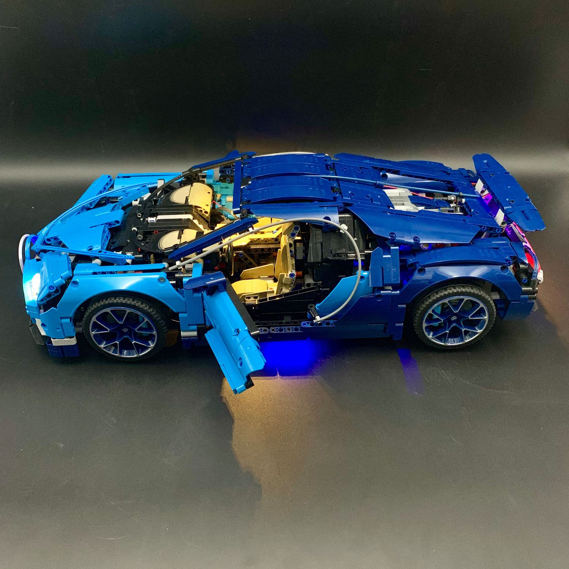 兼容乐高积木灯光组布加迪威龙奇龙diy改装配套含遥控锂电池灯组