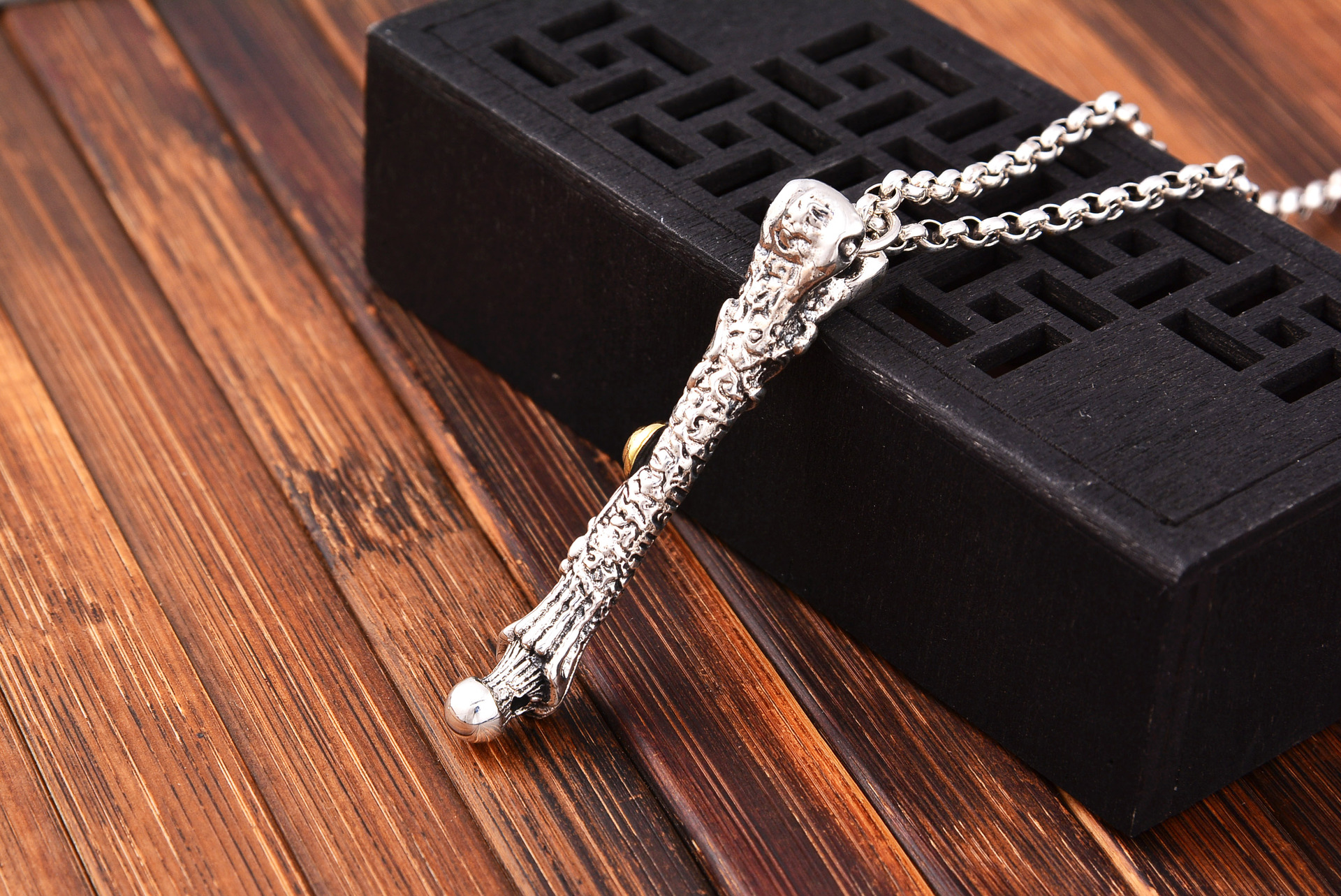 批发s925纯银骨头吊坠 复古泰银工艺项链坠男款时尚潮流造型