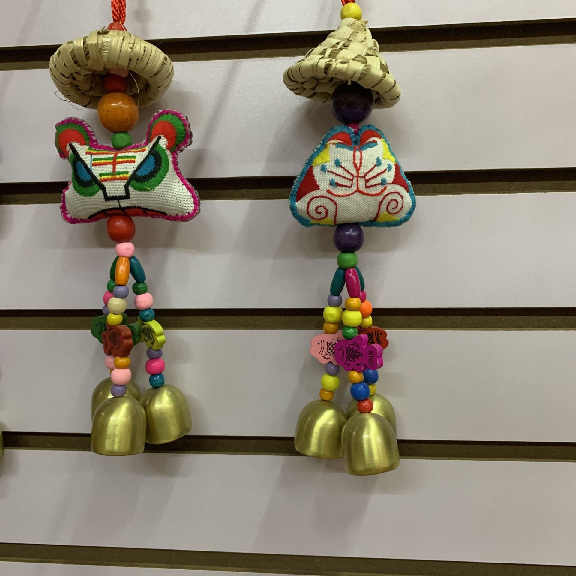 民族特色丽江东巴风铃挂件旅游景区纪念品 小草帽绣花卡通三铃