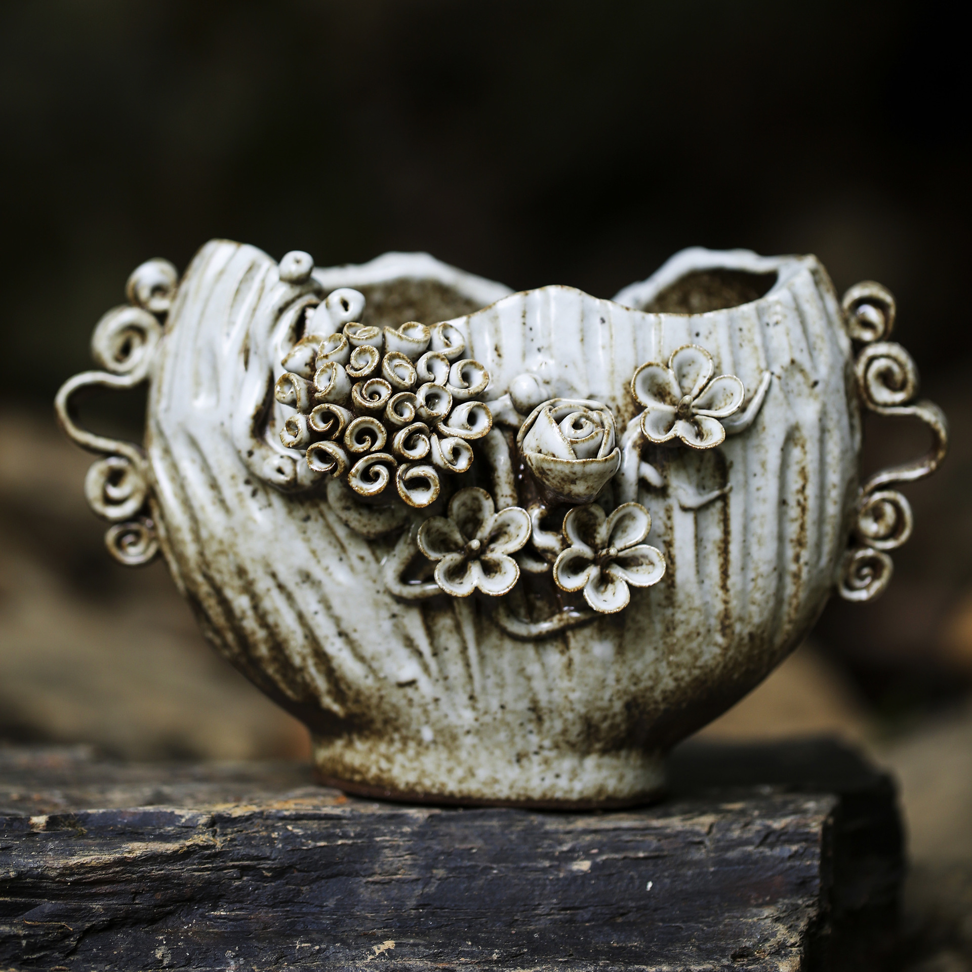 新款手工雕刻捏花陶瓷摆件花器插软装家居办公室酒店花店艺术品