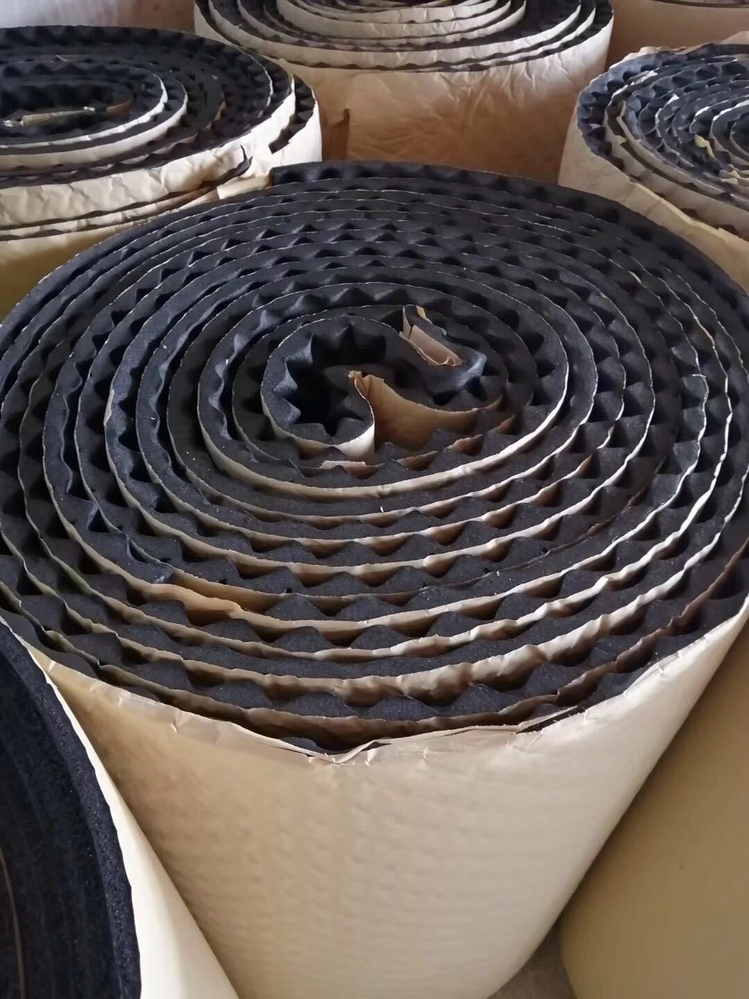 厂家批发橡塑波峰棉 鸡蛋棉 ktw 酒吧用 隔音 吸音材料15mm25mm