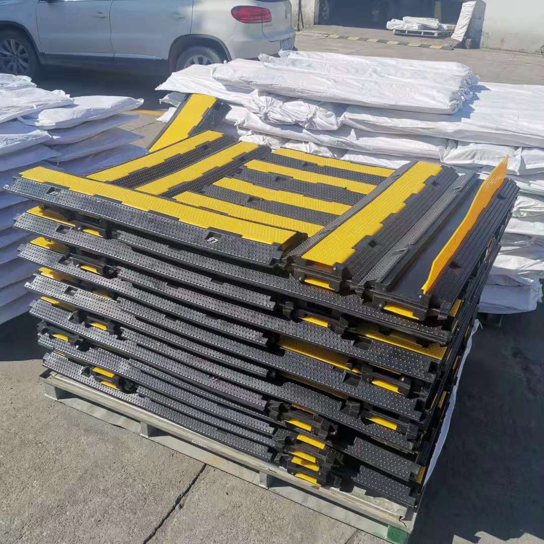 橡胶pvc线槽电线保护盖线板线槽减速带橡胶pvc电缆保护槽橡胶线槽