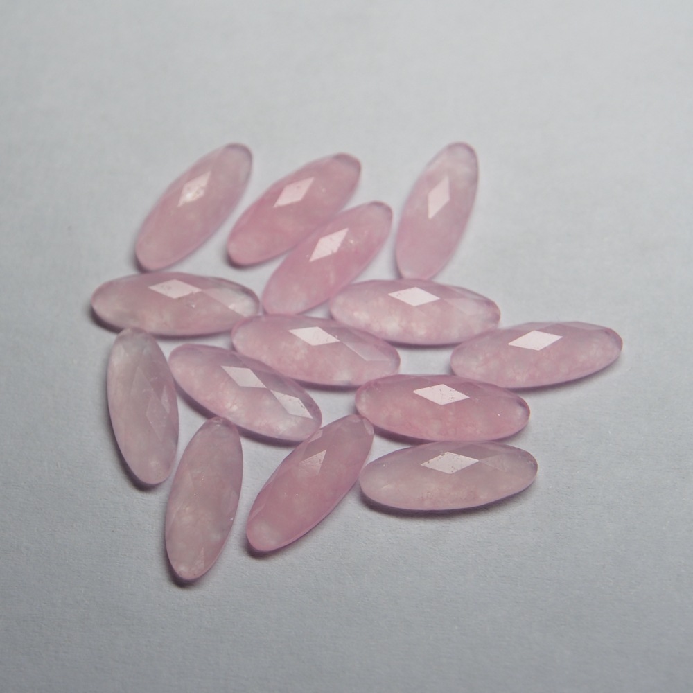 (外贸专供)定做天然粉色石英石染色优化弧面平底素面刻面石头