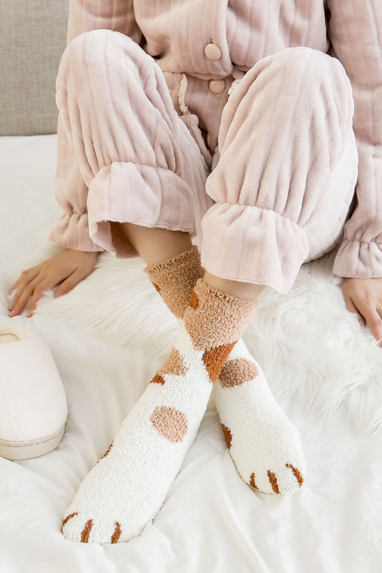 秋冬季加厚加绒保暖网红猫爪女袜子珊瑚绒地板袜睡眠袜硅胶猫脚印