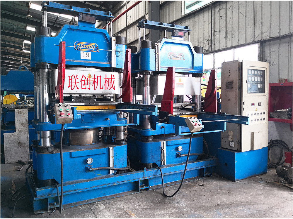 二手东毓500t真空硫化机(轨道掀模)