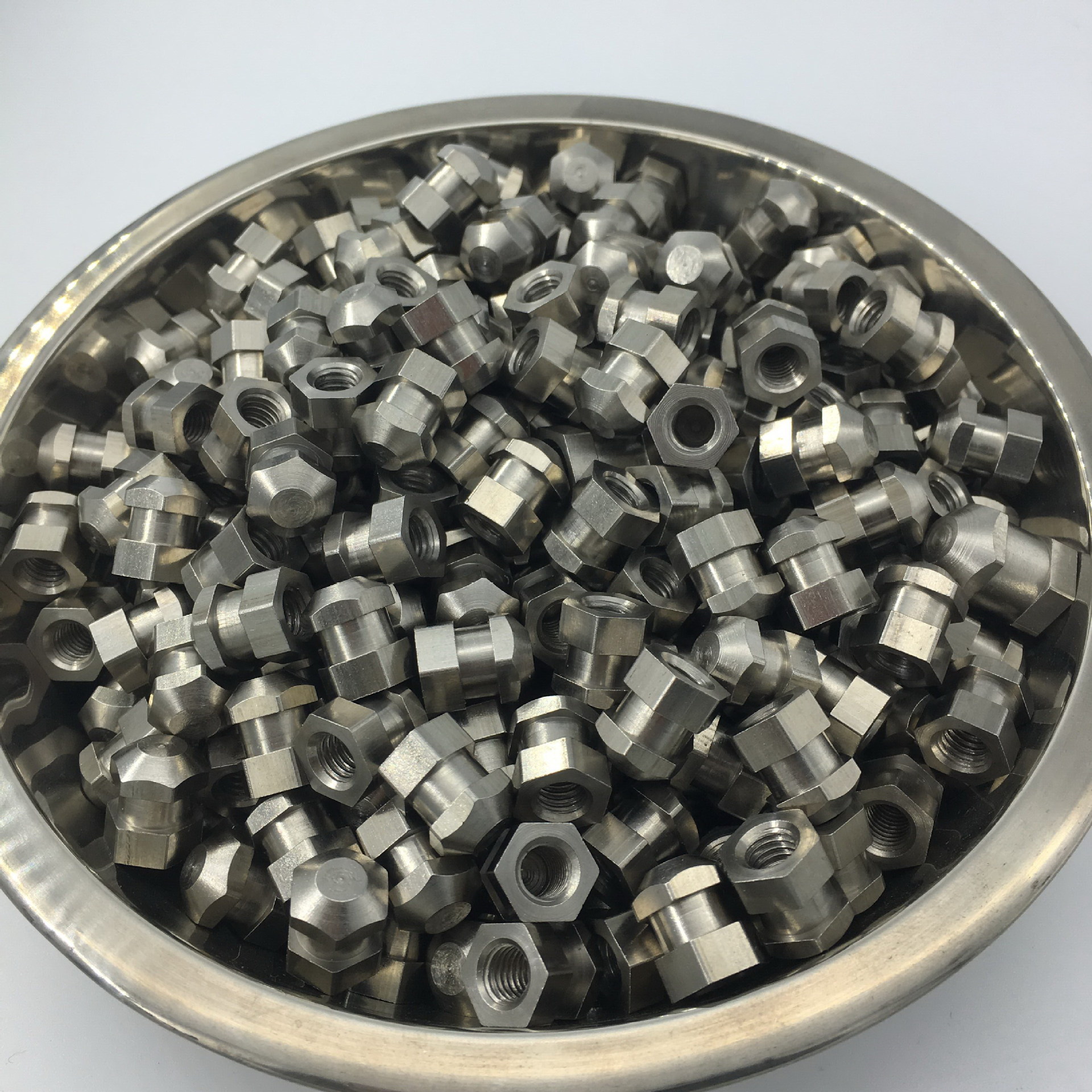 不锈钢定制非标车件塑胶镶入螺母m6/m8